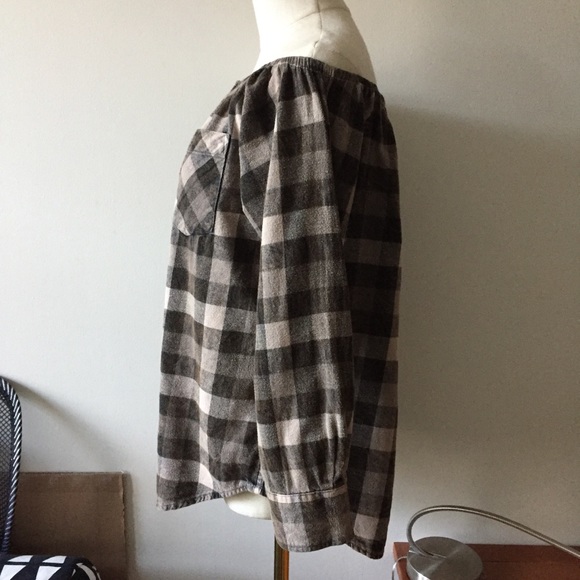 UO | Urban Renewal Off-Shoulder Button down Shirt - Picture 2 of 11